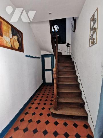 Maison bourgeoise des années 1900 rénovée avec goût , caractère et charme de plus de 150m² habi...