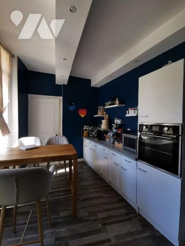 Maison bourgeoise des années 1900 rénovée avec goût , caractère et charme de plus de 150m² habi...