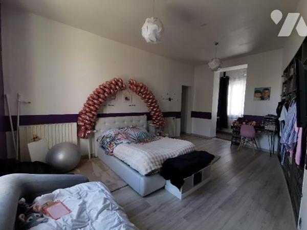 Maison bourgeoise des années 1900 rénovée avec goût , caractère et charme de plus de 150m² habi...