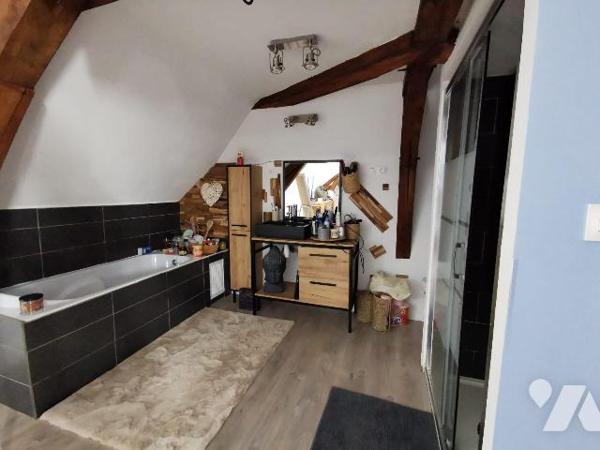 Maison bourgeoise des années 1900 rénovée avec goût , caractère et charme de plus de 150m² habi...