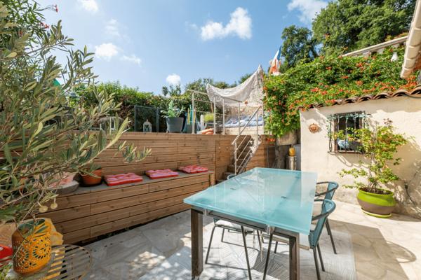 PISCINE PRIVATIVE - TERRASSE - PARKING