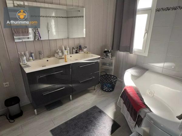 Vente                                                      Maison
                        
                     8 pièces                      155 m2                     à Marmande