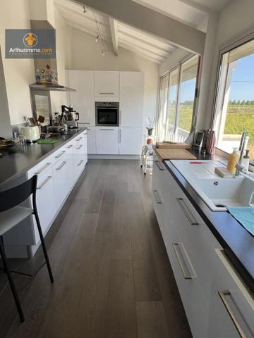 Vente                                                      Maison
                        
                     8 pièces                      155 m2                     à Marmande