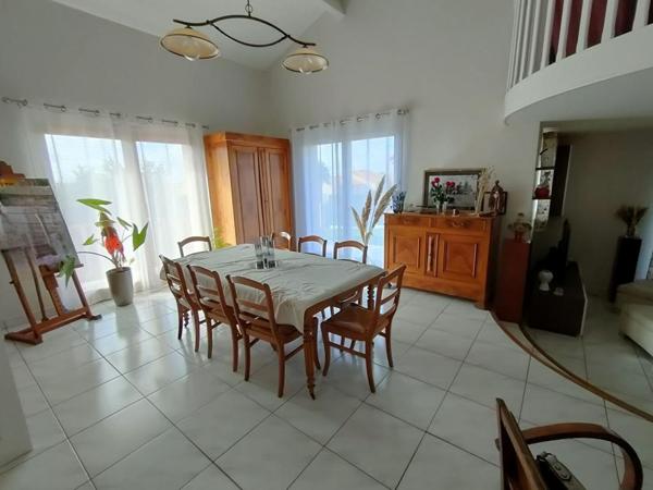 Maison secteur St Laurent sur Sèvre 5 pièces 167 m2