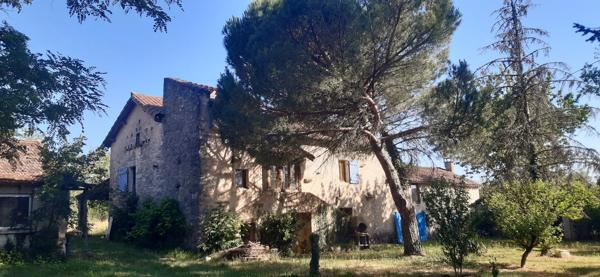 Propriete à vendre 9 pièces Proche de LALBENQUE (46)