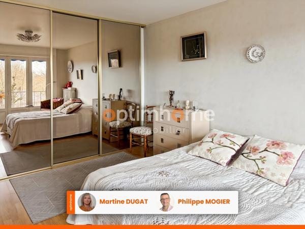 VICHY – FACE AU PARC DES SOURCES – APPARTEMENT F2 AVEC BALCON, ASCENSEUR ET CAVE