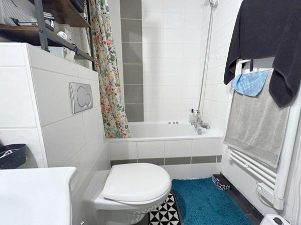 T2 lumineux + loggia + cave ? faibles charges ? Strasbourg Koenigshoffen