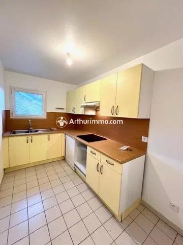 Location Appartement 3 pièces 65 m2 à Corbeil-Essonnes