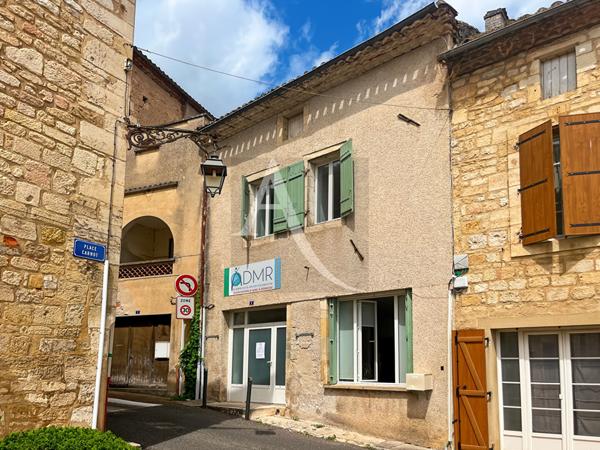 A vendre - Local commercial de 95.5 m2, avec petite cour extérieure
