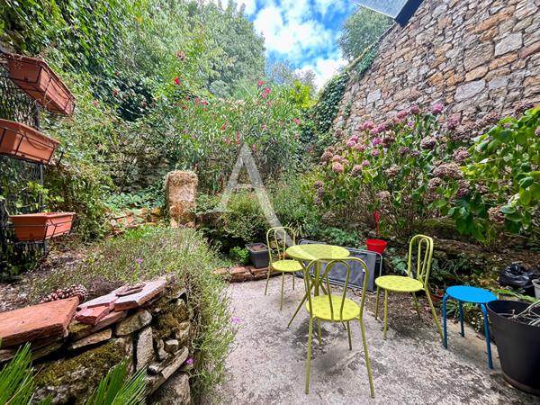 A vendre - Local commercial de 95.5 m2, avec petite cour extérieure