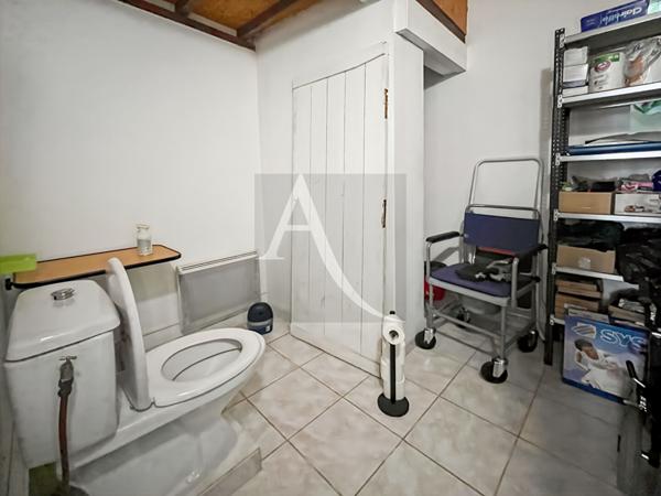 A vendre - Local commercial de 95.5 m2, avec petite cour extérieure