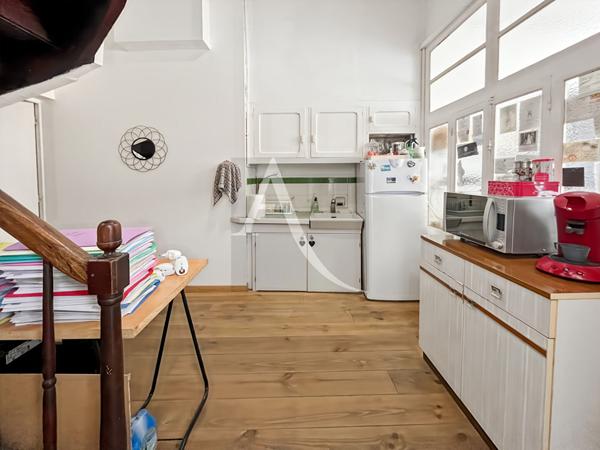 A vendre - Local commercial de 95.5 m2, avec petite cour extérieure