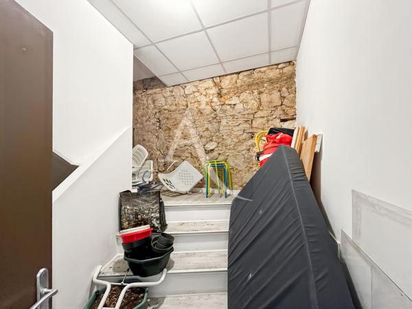 A vendre - Local commercial de 95.5 m2, avec petite cour extérieure