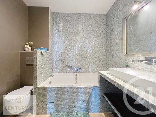 Appartement F5 à vendre  5 pièces - 107,46 m2 LE GOLFE JUAN - 06
