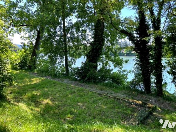 LOYETTES - CHARMANTE MAISON AU BORD DU RHONE