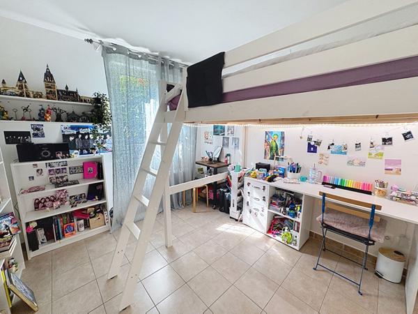 La Seyne Sur Mer - Rez-de-Jardin Appartement 3 pièces de 71.45 m2 + Cave + Garage + Terrasse