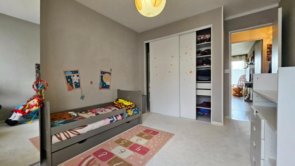 Appartement 7 pièce(s) - 5 chambres , proche commodités