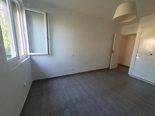 A VENDRE APPARTEMENT T4  de 116m²  deux places de parking
