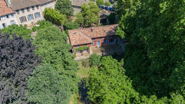 Maison bioclimatique avec vue remarquable et accès aux rives de la Save