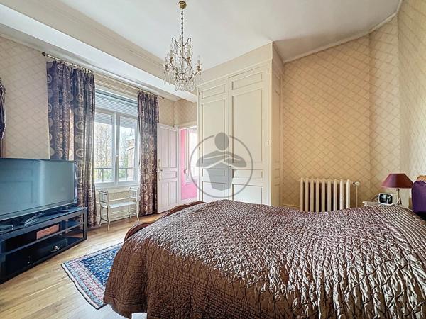 Vente Maison 9 pièces 250 m2 à Saint-Quentin