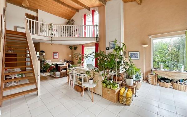 Maison à vendre    6 pièces •  Péchabou