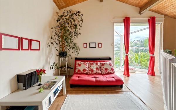 Maison à vendre    6 pièces •  Péchabou