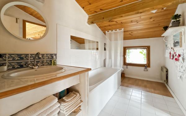 Maison à vendre    6 pièces •  Péchabou