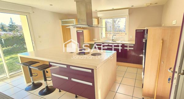 Maison de plain pied 169m² rénovée, jardin arboré, piscine