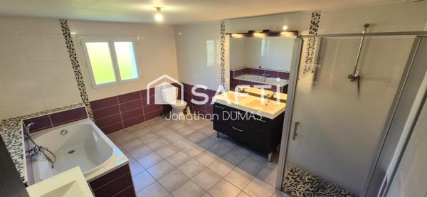 Maison de plain pied 169m² rénovée, jardin arboré, piscine