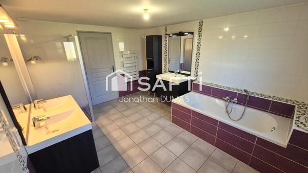 Maison de plain pied 169m² rénovée, jardin arboré, piscine