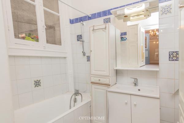 – PORTE DE SAINT-CLOUD – APPARTEMENT TRAVERSANT 2 PIECES - 42 m² – BALCONS – CHARME DE L’ANCIEN