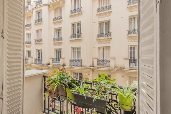 – PORTE DE SAINT-CLOUD – APPARTEMENT TRAVERSANT 2 PIECES - 42 m² – BALCONS – CHARME DE L’ANCIEN