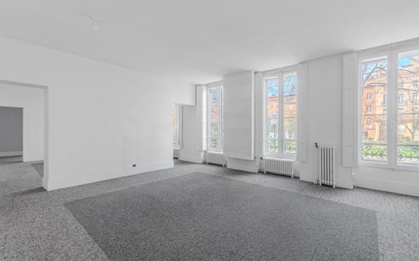 Appartement à vendre    5 pièces • 227,42 m2 Toulouse