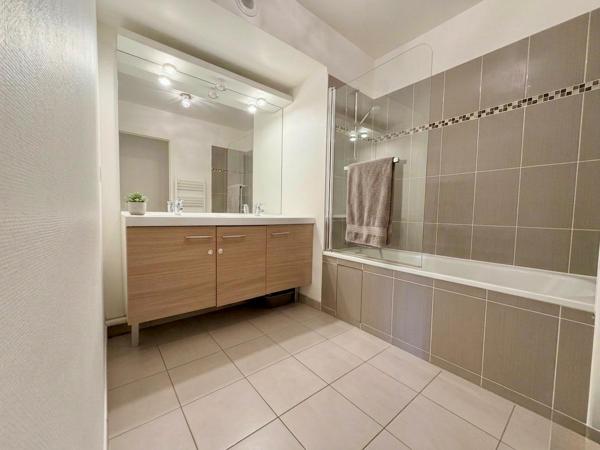 T3 RÉCENT – TERRASSE SUD-OUEST – PARKING BOXABLE – GARE PIED D'IMMEUBLE