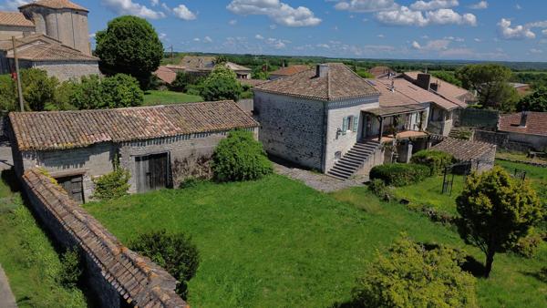 Lauzerte (82110) Lauzerte Deux maisons en pierre avec grange et jardins