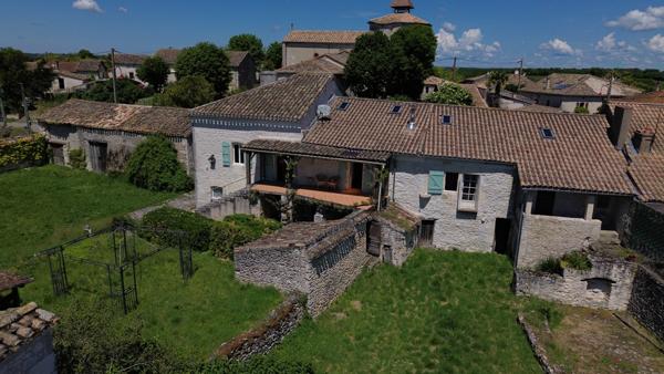 Lauzerte (82110) Lauzerte Deux maisons en pierre avec grange et jardins