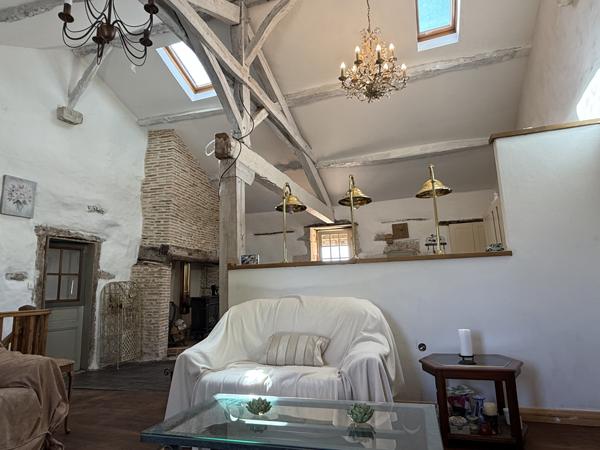 Lauzerte (82110) Lauzerte Deux maisons en pierre avec grange et jardins