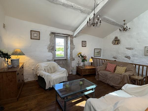 Lauzerte (82110) Lauzerte Deux maisons en pierre avec grange et jardins