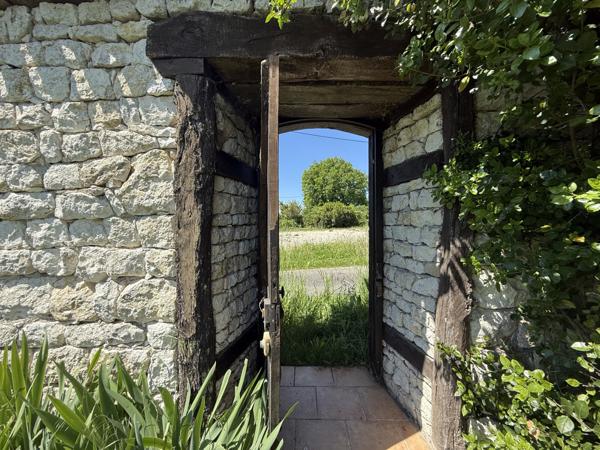 Lauzerte (82110) Lauzerte Deux maisons en pierre avec grange et jardins
