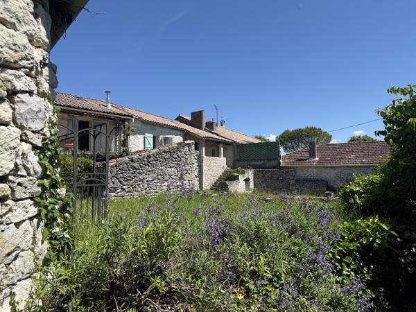 Lauzerte (82110) Lauzerte Deux maisons en pierre avec grange et jardins