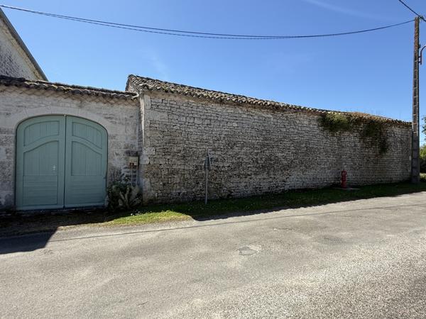 Lauzerte (82110) Lauzerte Deux maisons en pierre avec grange et jardins