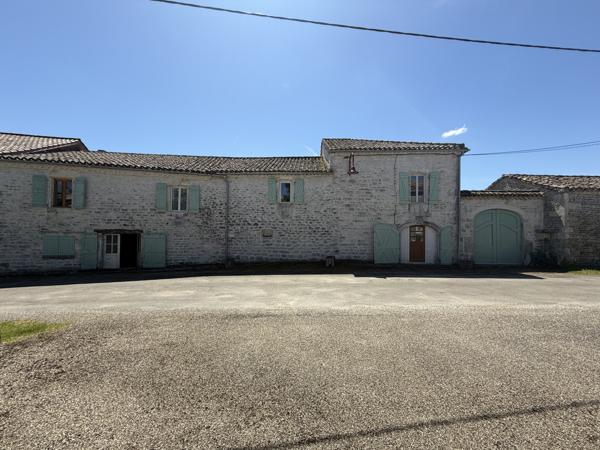 Lauzerte (82110) Lauzerte Deux maisons en pierre avec grange et jardins