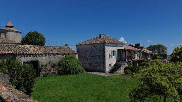 Lauzerte (82110) Lauzerte Deux maisons en pierre avec grange et jardins