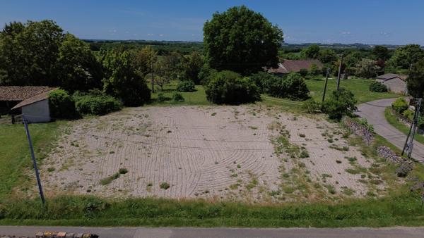Lauzerte (82110) Lauzerte Deux maisons en pierre avec grange et jardins