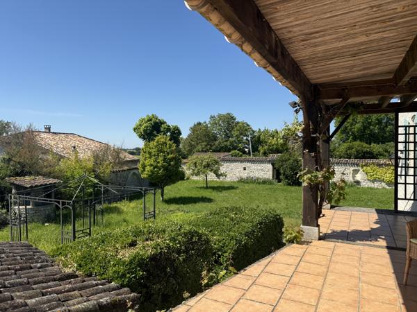 Lauzerte (82110) Lauzerte Deux maisons en pierre avec grange et jardins