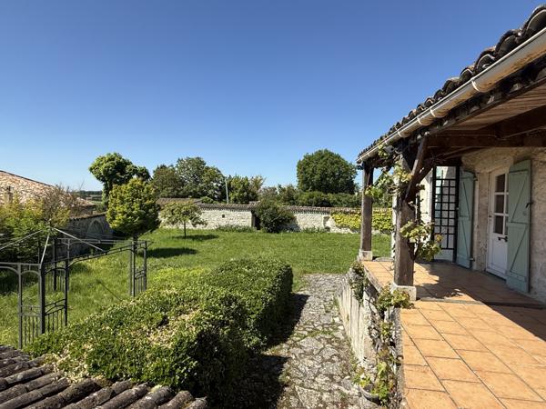 Lauzerte (82110) Lauzerte Deux maisons en pierre avec grange et jardins