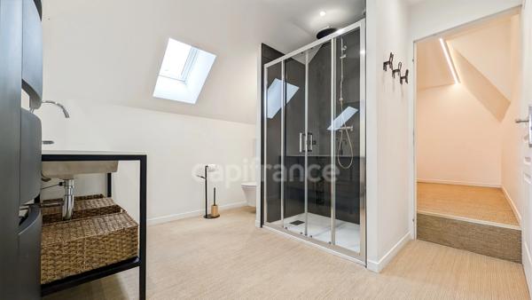 Est de Chalon-Sur-Saône (71) à vendre Maison de 175 m² 6 pièces grand garage indépendant piscine pool house terrain de 759 m² !