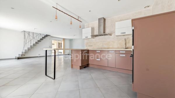 Est de Chalon-Sur-Saône (71) à vendre Maison de 175 m² 6 pièces grand garage indépendant piscine pool house terrain de 759 m² !