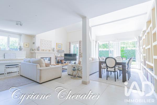 Maison à vendre 8 pièces 237 m² Noisy-le-Roi