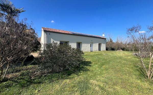 Maison à vendre    5 pièces •  Roquefort